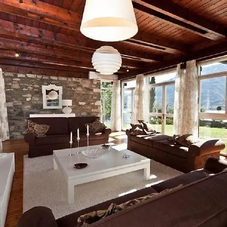 Sleeps 10 Pool Wifi Villa