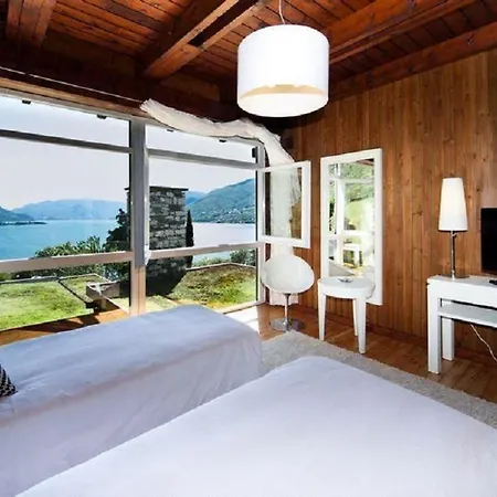 Villa Sleeps 10 Pool Wifi *